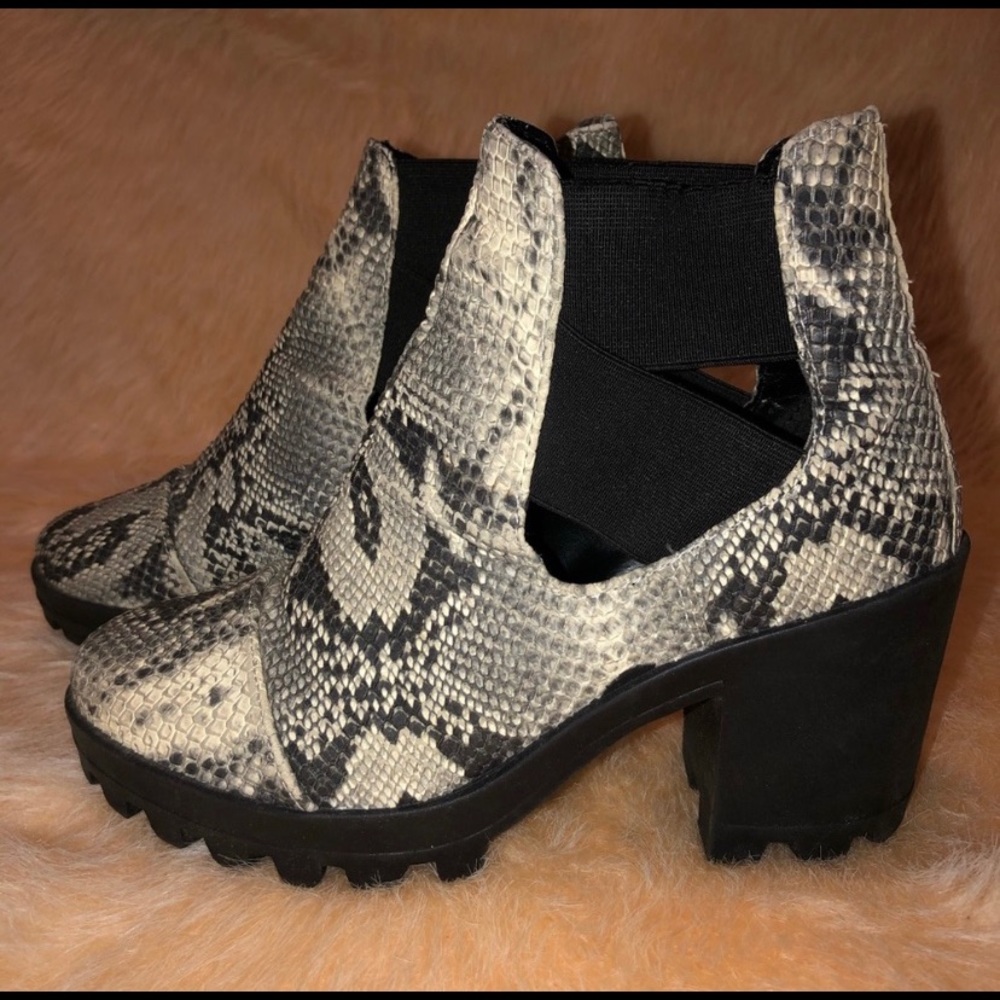 TOPSHOP Faux snake skin booties